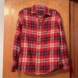 American Eagle Outfitters Classic Fit Button Up Flannel